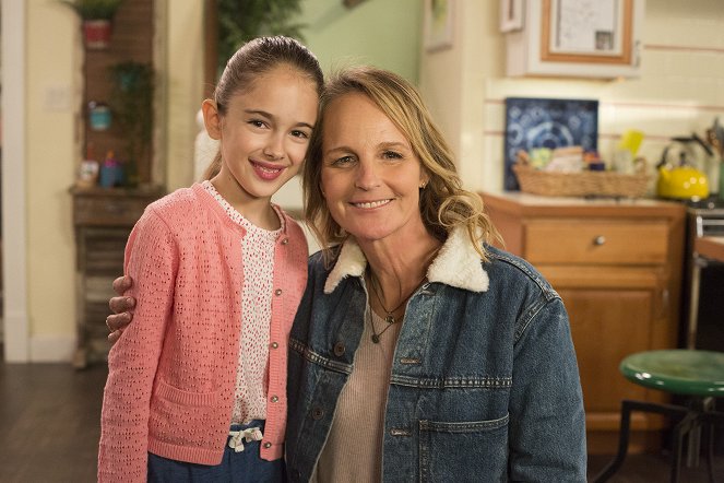 American Housewife - Selling Out - Making of - Julia Butters, Helen Hunt