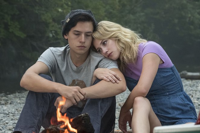 Riverdale - Chapter Thirty-Six: Labor Day - Photos - Cole Sprouse, Lili Reinhart