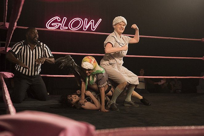 GLOW: Nádherné ženy wrestlingu - Cukrátko roku - Z filmu