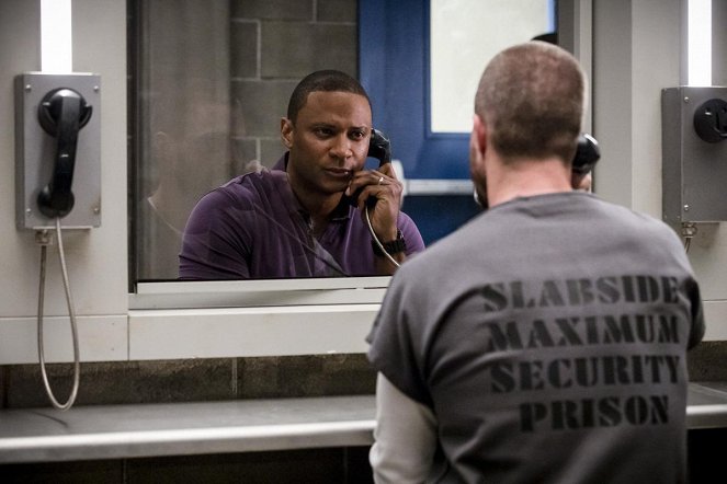Arrow - Season 7 - Inmate 4587 - Photos - David Ramsey