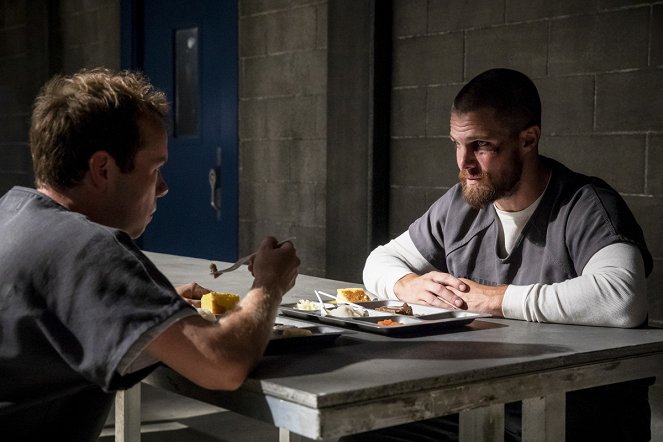 Arrow - Season 7 - Inmate 4587 - Van film - Stephen Amell