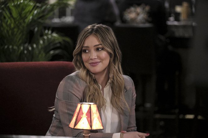 Younger - Season 5 - The End of the Tour - Photos - Hilary Duff