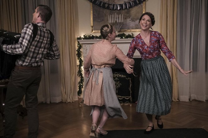 Younger - A Christmas Miracle - Photos - Sutton Foster