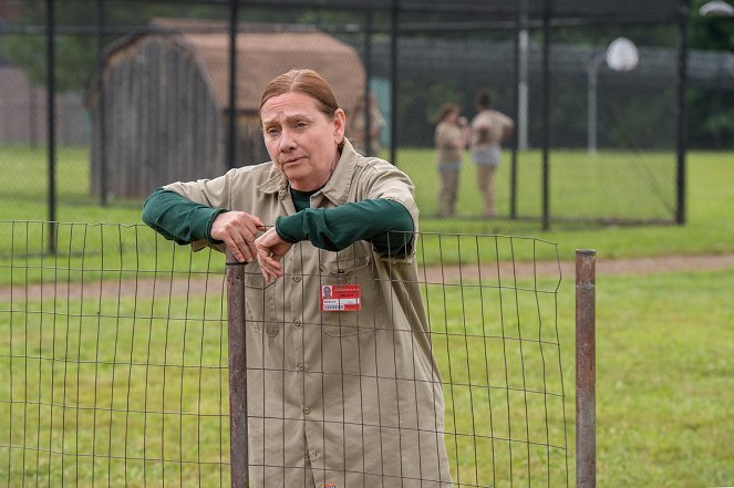 Orange Is the New Black - Season 4 - (Don't) Say Anything - Photos - Dale Soules
