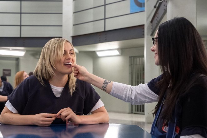 Orange Is the New Black - Trable, trable - Z filmu - Taylor Schilling, Laura Prepon