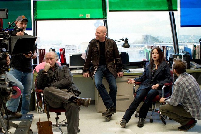 RED: Vo výslužbe a extrémne nebezpeční - Z nakrúcania - John Malkovich, Bruce Willis, Mary-Louise Parker