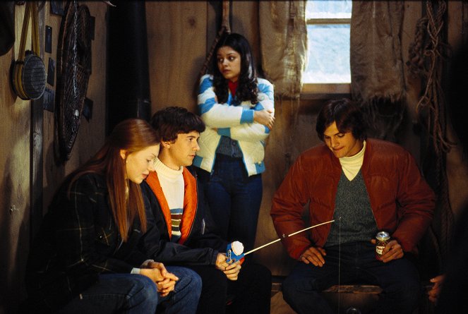 Różowe lata 70. - Season 3 - Buda - Z filmu - Laura Prepon, Topher Grace, Mila Kunis, Ashton Kutcher