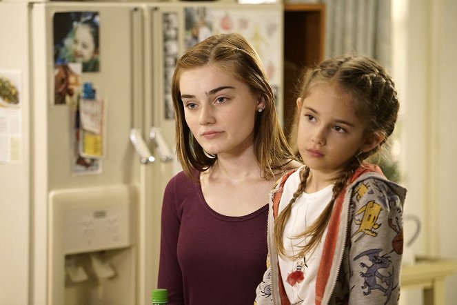 American Housewife - Art Show - Photos - Meg Donnelly, Julia Butters