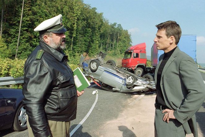 Alarm für Cobra 11 - Die Autobahnpolizei - Season 5 - Der Tod aus dem Motor - Kuvat elokuvasta - Dietmar Huhn, René Steinke