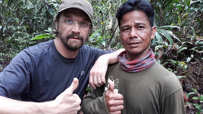 Češi zachraňují - Opice kahau v Indonésii - Z filmu - Dan Bárta