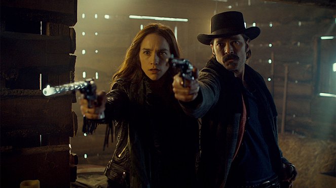 Wynonna Earp - Waiting Forever For You - Photos