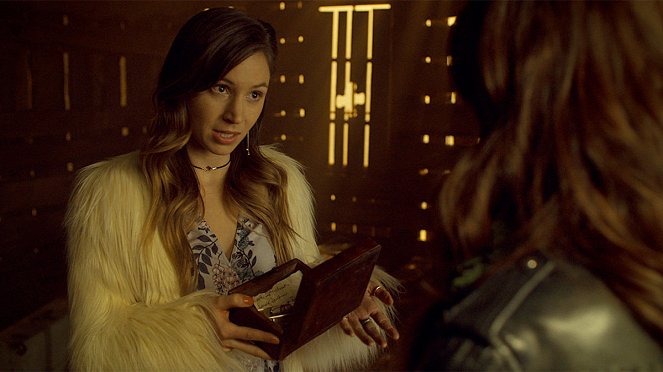 Wynonna Earp - Waiting Forever For You - Photos