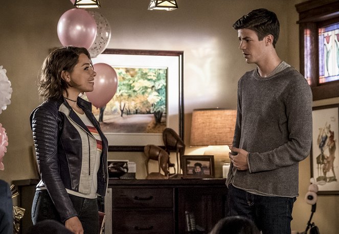 The Flash - Nora - Photos - Jessica Parker Kennedy, Grant Gustin