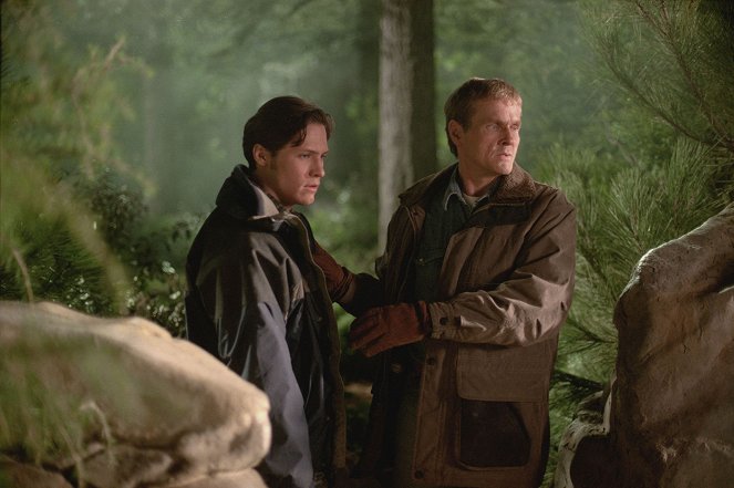 Roswell - Into the Woods - Photos - Jason Behr, William Sadler