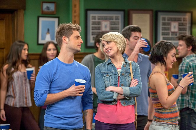 Baby Daddy - Foos It or Lose It - Photos - Jean-Luc Bilodeau, Chelsea Kane
