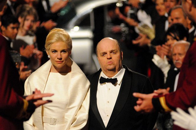 A Garota - Do filme - Sienna Miller, Toby Jones