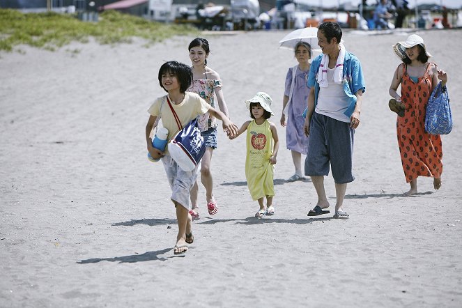 Shoplifters - perhesalaisuuksia - Kuvat elokuvasta - Jyo Kairi, Mayu Matsuoka, Miyu Sasaki, Kirin Kiki, Lily Franky, Sakura Andō