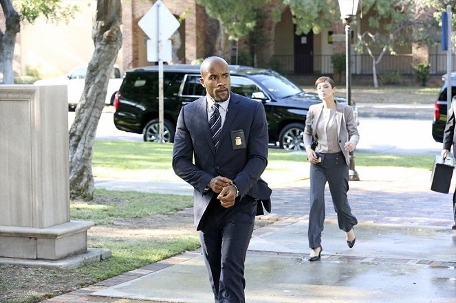 Revenge - Season 4 - Meteor - Photos - LaMonica Garrett