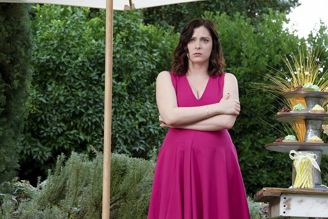 Crazy Ex-Girlfriend - Nathaniel and I Are Just Friends! - Photos - Rachel Bloom