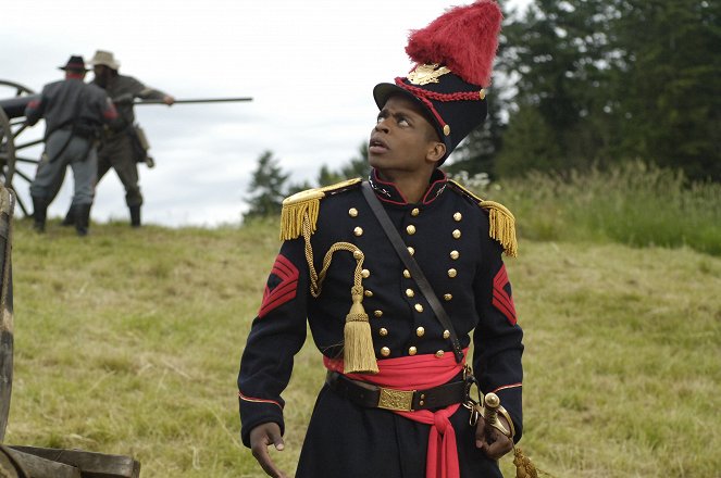 Psych - Season 1 - Weekend Warriors - Photos - Dulé Hill