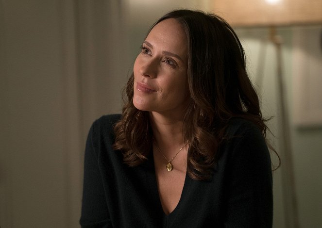 9-1-1 - Season 2 - Under Pressure - Photos - Jennifer Love Hewitt