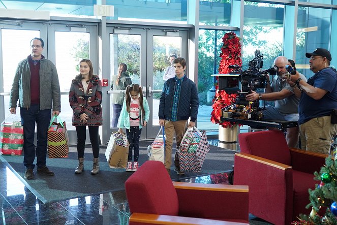 American Housewife - Blue Christmas - Kuvat kuvauksista - Diedrich Bader, Meg Donnelly, Julia Butters, Daniel DiMaggio