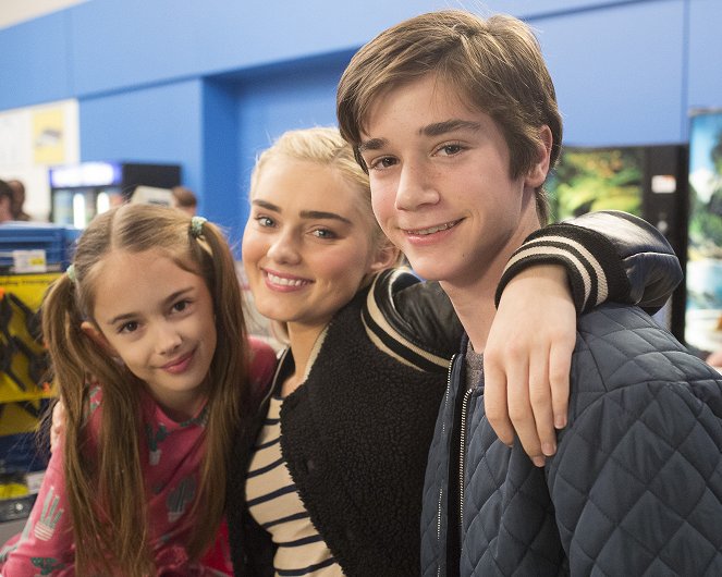 American Housewife - Le Mode « maman » - Tournage - Julia Butters, Meg Donnelly, Daniel DiMaggio