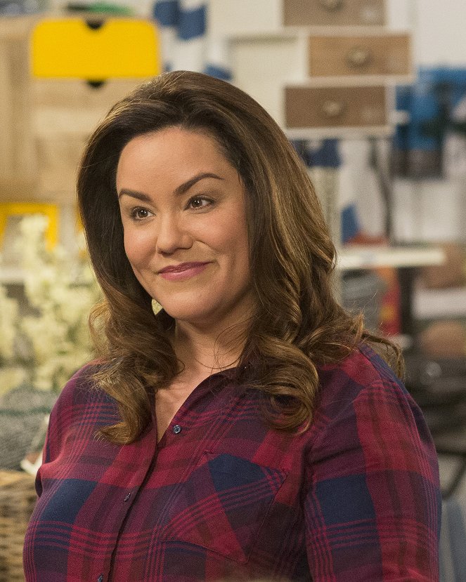 American Housewife - The Mom Switch - Photos - Katy Mixon