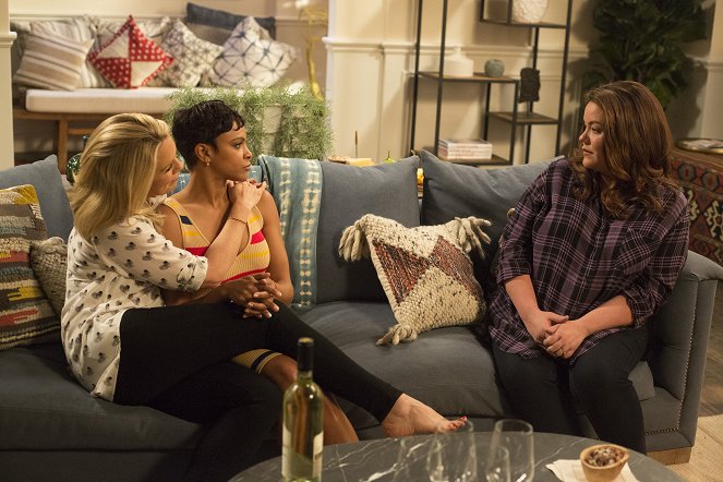 American Housewife - Angela gibt alles - Filmfotos - Jessica St. Clair, Carly Hughes, Katy Mixon
