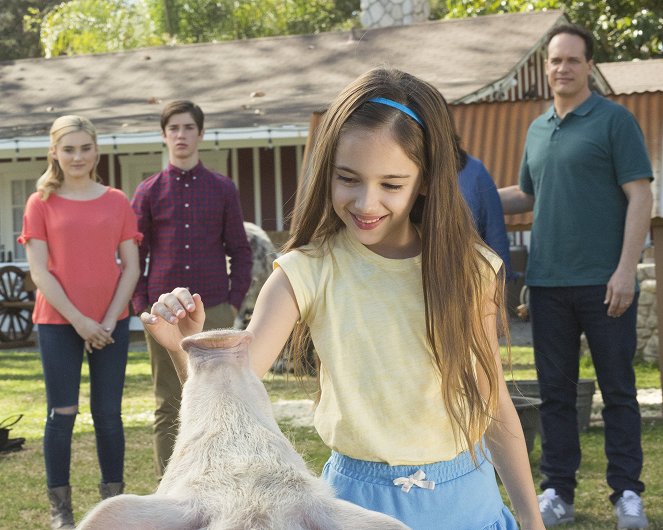 American Housewife - It's Hard To Say Goodbye - Photos - Meg Donnelly, Daniel DiMaggio, Julia Butters, Diedrich Bader