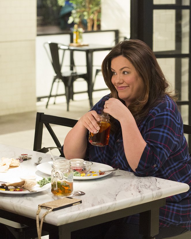 American Housewife - It's Not You, It's Me - Photos - Katy Mixon