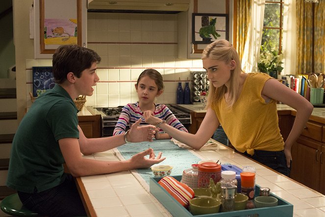 American Housewife - Sliding Sweaters - Photos - Daniel DiMaggio, Julia Butters, Meg Donnelly