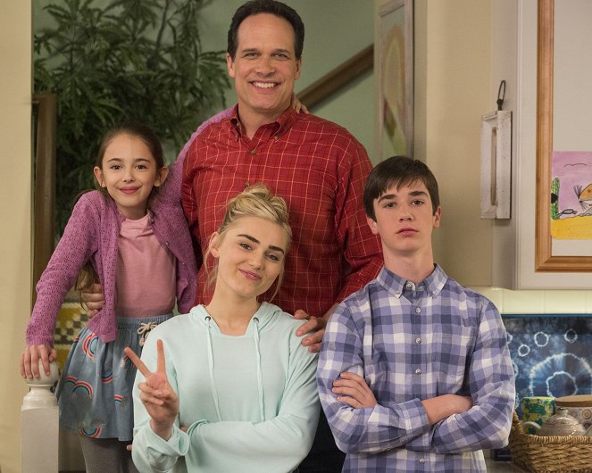 American Housewife - The Spring Gala - Van de set - Julia Butters, Diedrich Bader, Meg Donnelly, Daniel DiMaggio