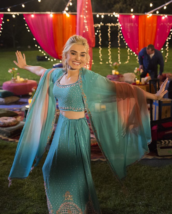 American Housewife - The Spring Gala - De filmagens - Meg Donnelly