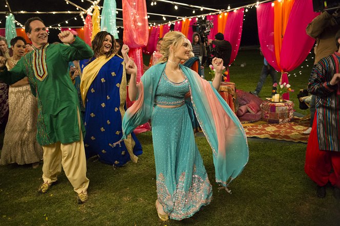 American Housewife - Gambas sauce Bollywood - Tournage - Diedrich Bader, Katy Mixon, Meg Donnelly