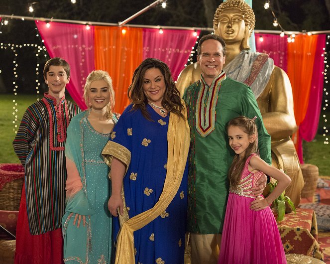 American Housewife - The Spring Gala - Promokuvat - Daniel DiMaggio, Meg Donnelly, Katy Mixon, Diedrich Bader, Julia Butters