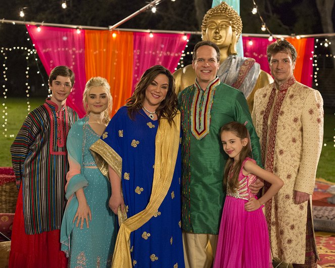 American Housewife - The Spring Gala - Promokuvat - Daniel DiMaggio, Meg Donnelly, Katy Mixon, Diedrich Bader, Julia Butters, Nathan Fillion
