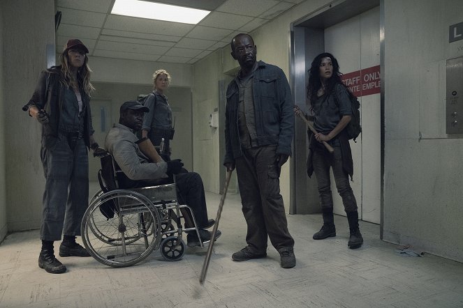 Fear the Walking Dead - Je perds mes proches... - Film - Mo Collins, Daryl Mitchell, Lennie James, Danay Garcia