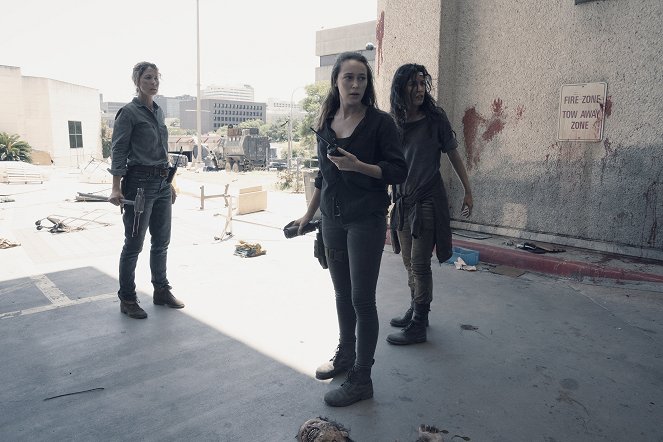 Fear the Walking Dead - Hová lettek a többiek? - Filmfotók - Jenna Elfman, Alycia Debnam-Carey, Danay Garcia