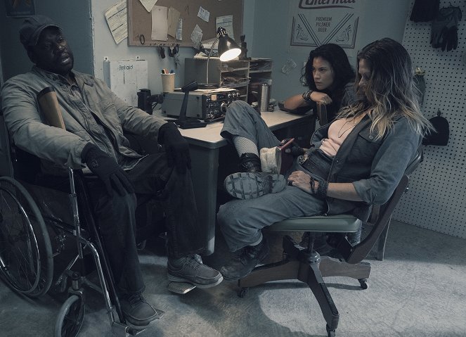 Fear the Walking Dead - ...I Lose Myself - Photos - Daryl Mitchell, Danay Garcia, Mo Collins