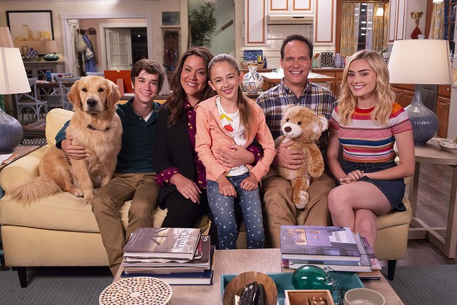American Housewife - Mom Guilt - Making of - Daniel DiMaggio, Katy Mixon, Julia Butters, Diedrich Bader, Meg Donnelly