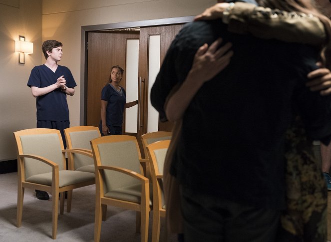 The Good Doctor - Middle Ground - Photos - Freddie Highmore, Antonia Thomas