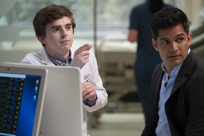 Freddie Highmore, Nicholas Gonzalez