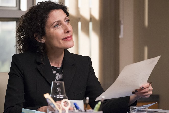 The Good Doctor - Middle Ground - Photos - Lisa Edelstein