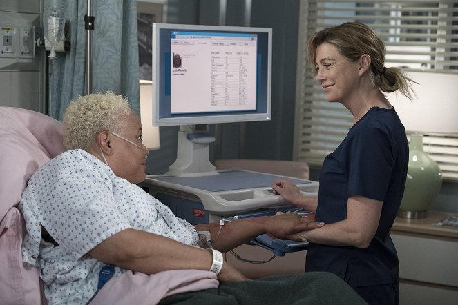 Grey's Anatomy - Season 15 - With a Wonder and a Wild Desire - Photos - Caroline Clay, Ellen Pompeo