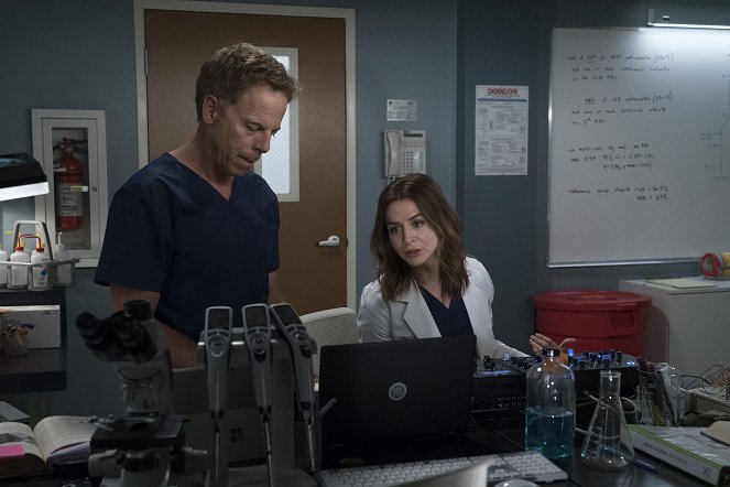 Grey's Anatomy - Die jungen Ärzte - Season 15 - Wunder und andere Begehrlichkeiten - Filmfotos - Greg Germann, Caterina Scorsone