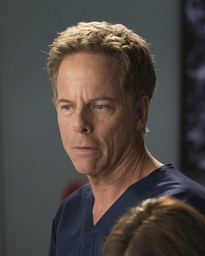 Grey's Anatomy - Season 15 - With a Wonder and a Wild Desire - Photos - Greg Germann