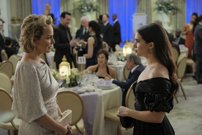 The Bold Type - The Domino Effect - Photos - Melora Hardin, Katie Stevens