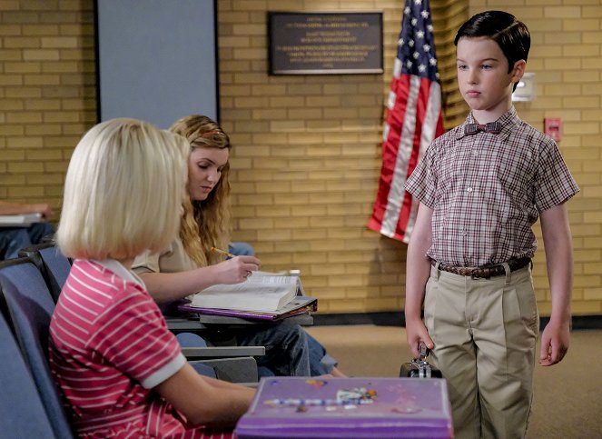 Young Sheldon - Season 2 - Das andere Wunderkind, seine Eltern und noch ein Bier - Filmfotos - Iain Armitage
