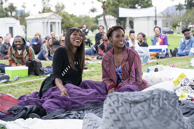 Insecure - Season 3 - Ghost-Like - Photos - Yvonne Orji, Issa Rae